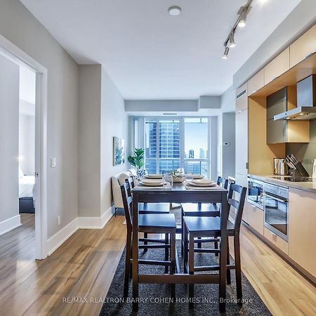 Downtown Suites With Free Parking Toronto Exteriér fotografie